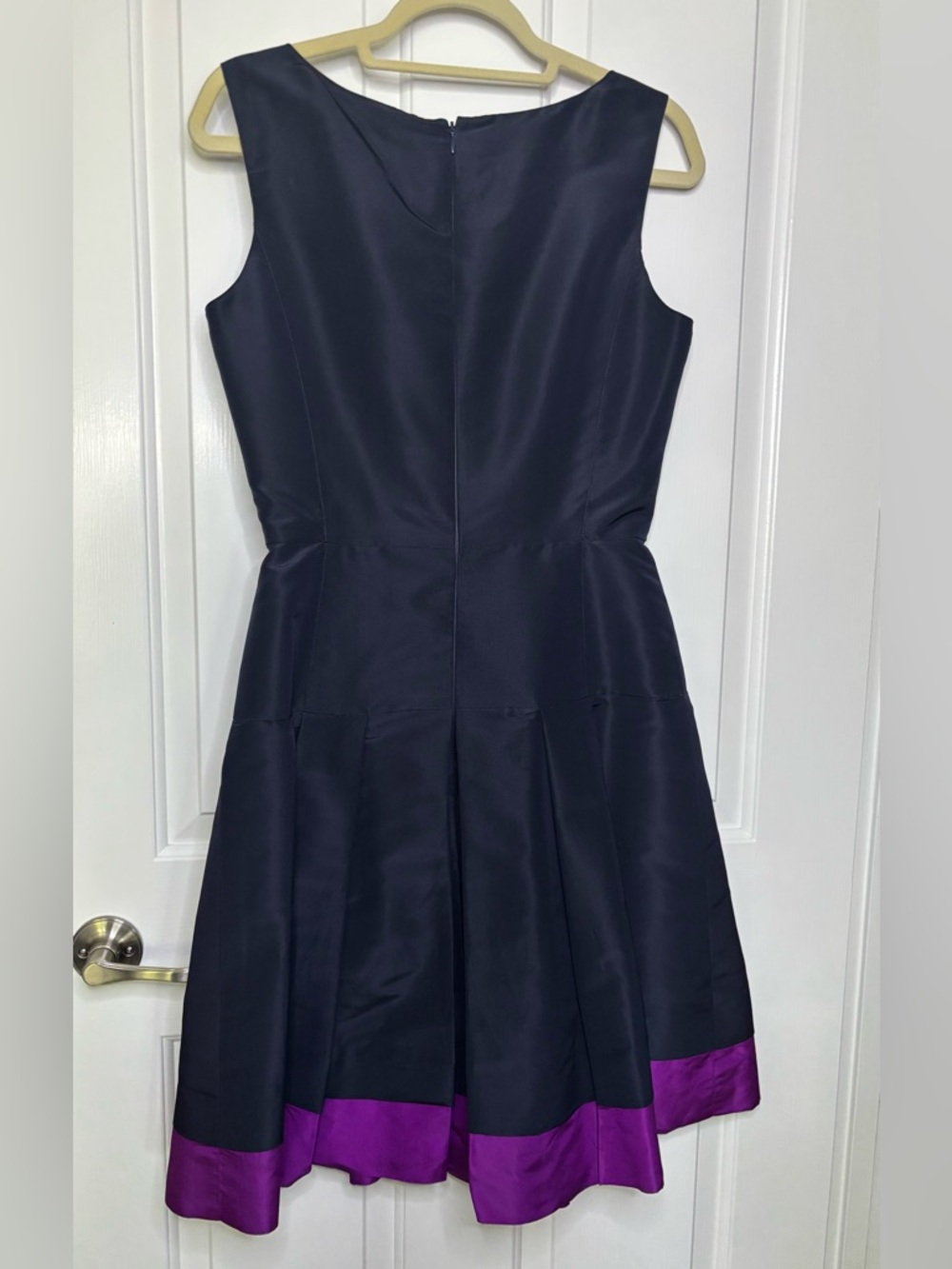 EUC OSCAR DE LA RENTA Sleeveless Taffeta Navy Blue Dress with Purple Hem Size 6 - Picture 6 of 8